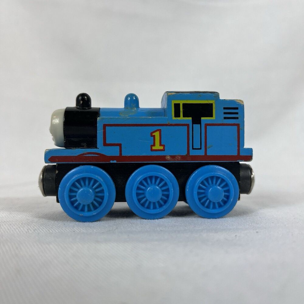 VTG Y2K Thomas & Friends Wooden Railway Thomas Engine #1 Magnetic Train